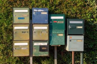 Qui a le droit d'ouvrir les boîtes aux lettres d'un immeuble ?
